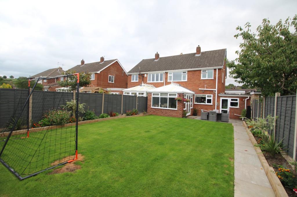 3 bedroom semidetached house for sale in Longfellow Road, The Straits