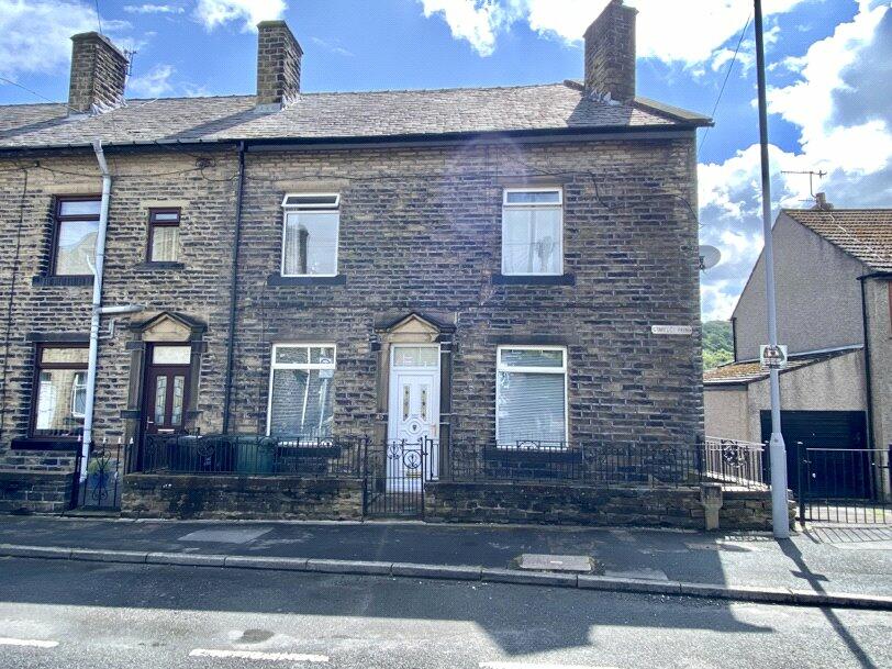 5 bedroom end of terrace house for sale in Staveley Road, Keighley