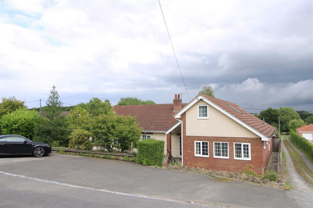 6 bedroom detached house for sale in Durham Road, Coatham Mundeville, Darlington, DL1