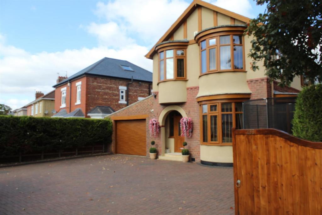 4 bedroom semidetached house for sale in Yarm Road, Darlington, DL1