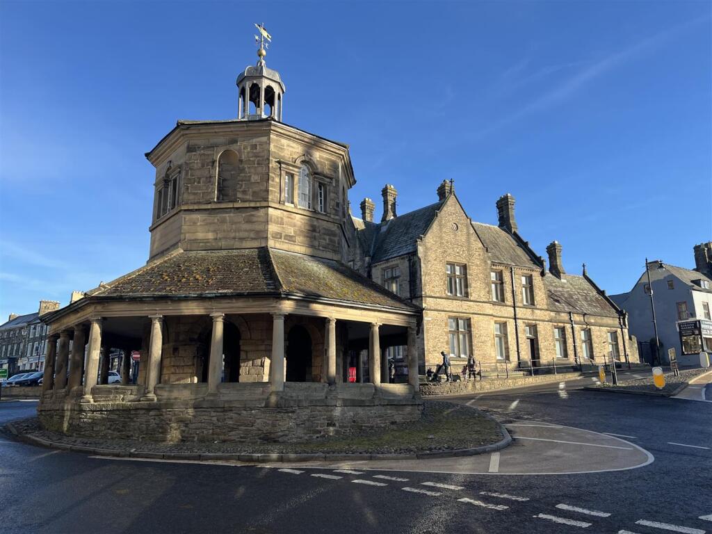 Additional property image - 19 Market Place, Barnard Castle