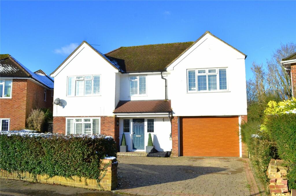 4 bedroom detached house for sale in Campbell Crescent, East Grinstead
