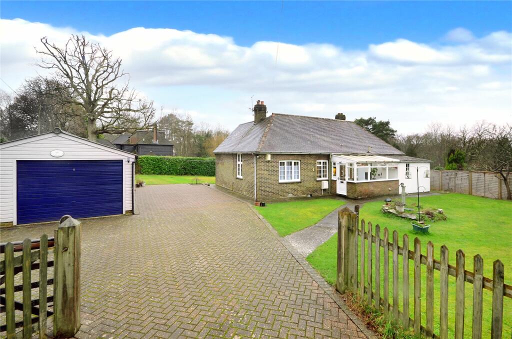 2 bedroom bungalow for sale in Parrock Lane, Upper Hartfield, Hartfield