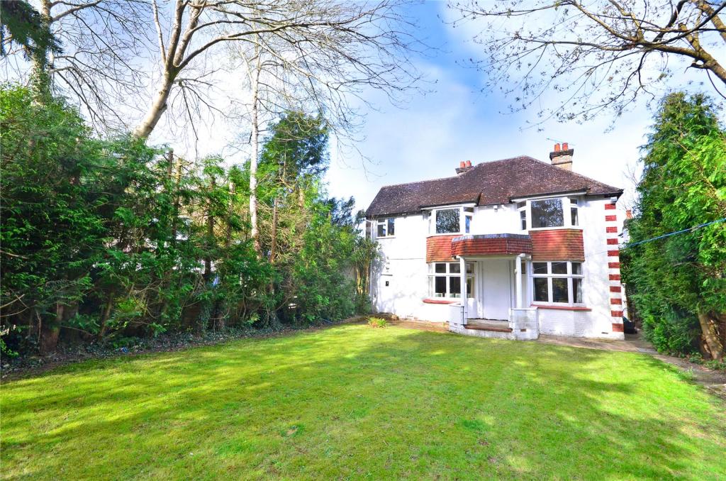 4 bedroom detached house for sale in Windmill Lane, East Grinstead