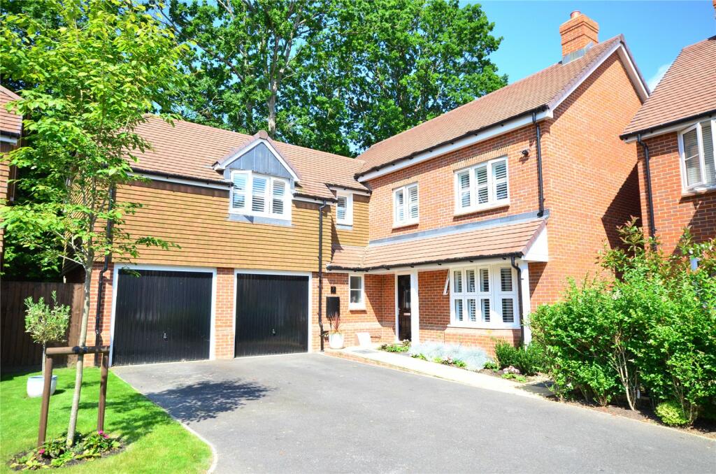 6 bedroom detached house for sale in Birches View, Felbridge, East