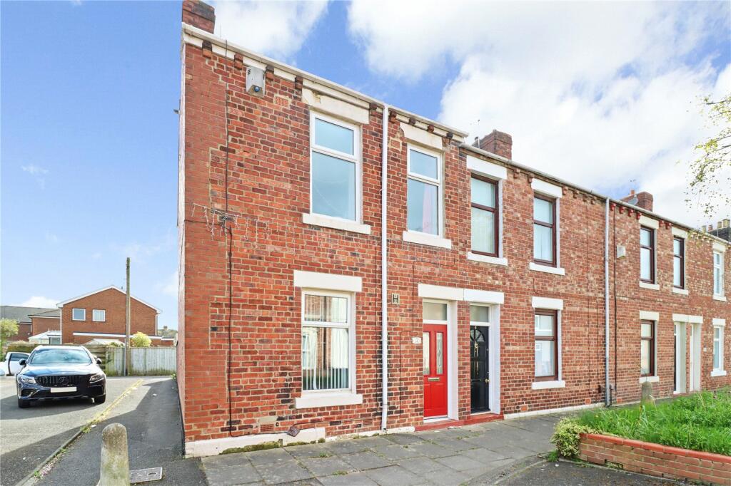 3 bedroom end of terrace house for sale in St. Rollox Street, Hebburn, Tyne and Wear, NE31