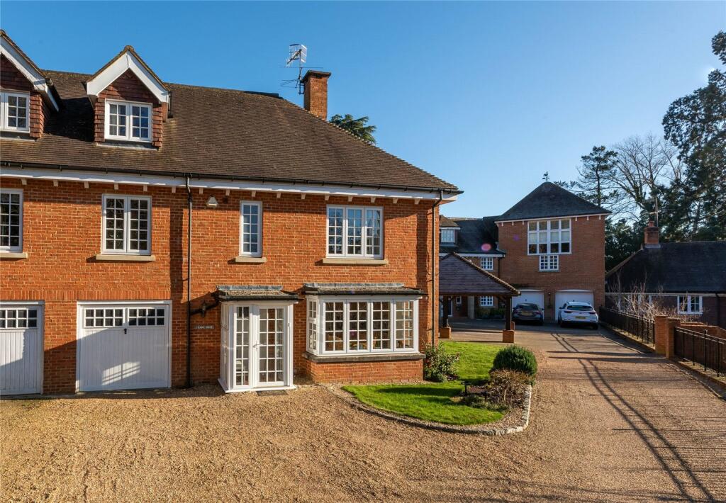 4 bedroom semidetached house for sale in Westcott Street, Westcott