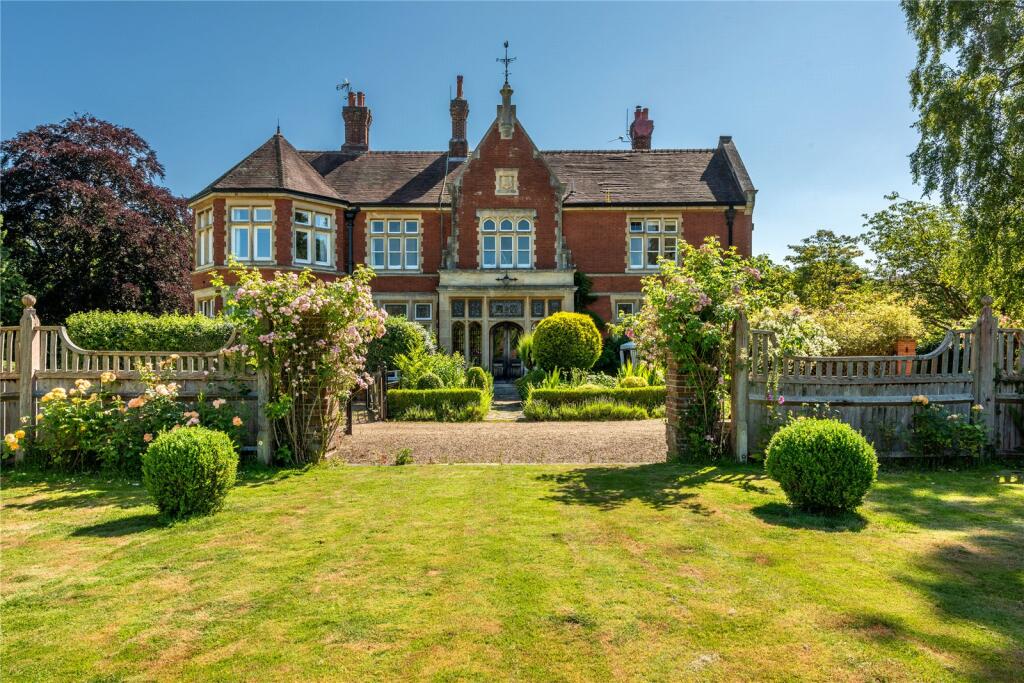 4 bedroom house for sale in Ockley Road, Beare Green, Dorking, Surrey, RH5