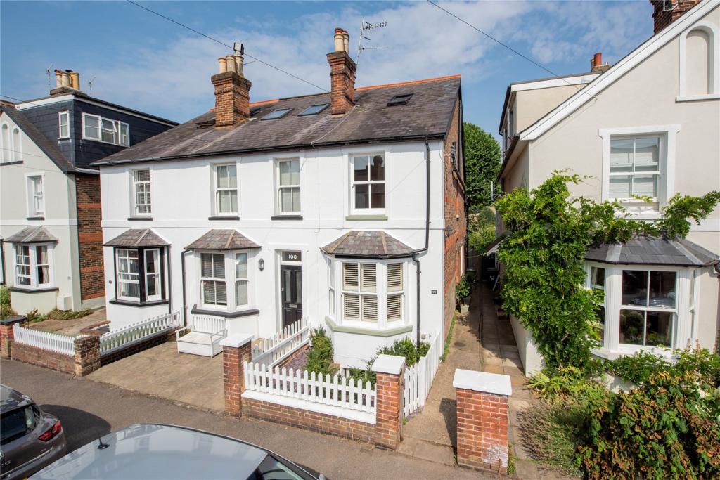 3 bedroom end of terrace house for sale in Rothes Road, Dorking, Surrey