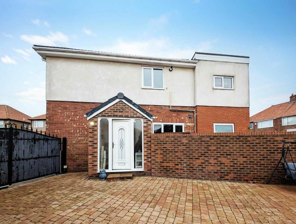 2 bedroom flat for sale in Hardy Grove, Wallsend, Tyne and Wear, NE28