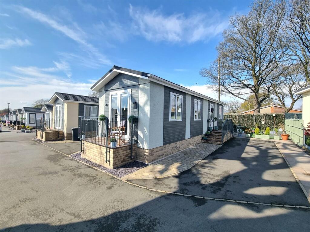 2 bedroom bungalow for sale in Featherstone Park, New Road