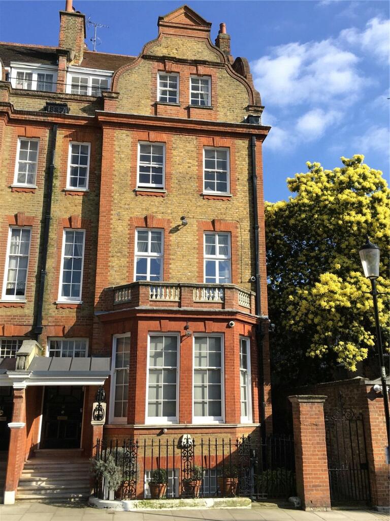 8 bedroom end of terrace house for sale in Cheyne Gardens, Chelsea