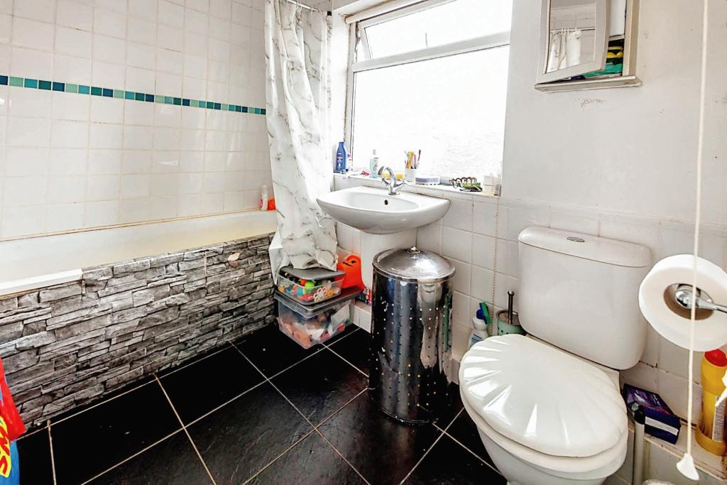 3 bedroom end of terrace house for sale in Ravensworth Road, Dunston