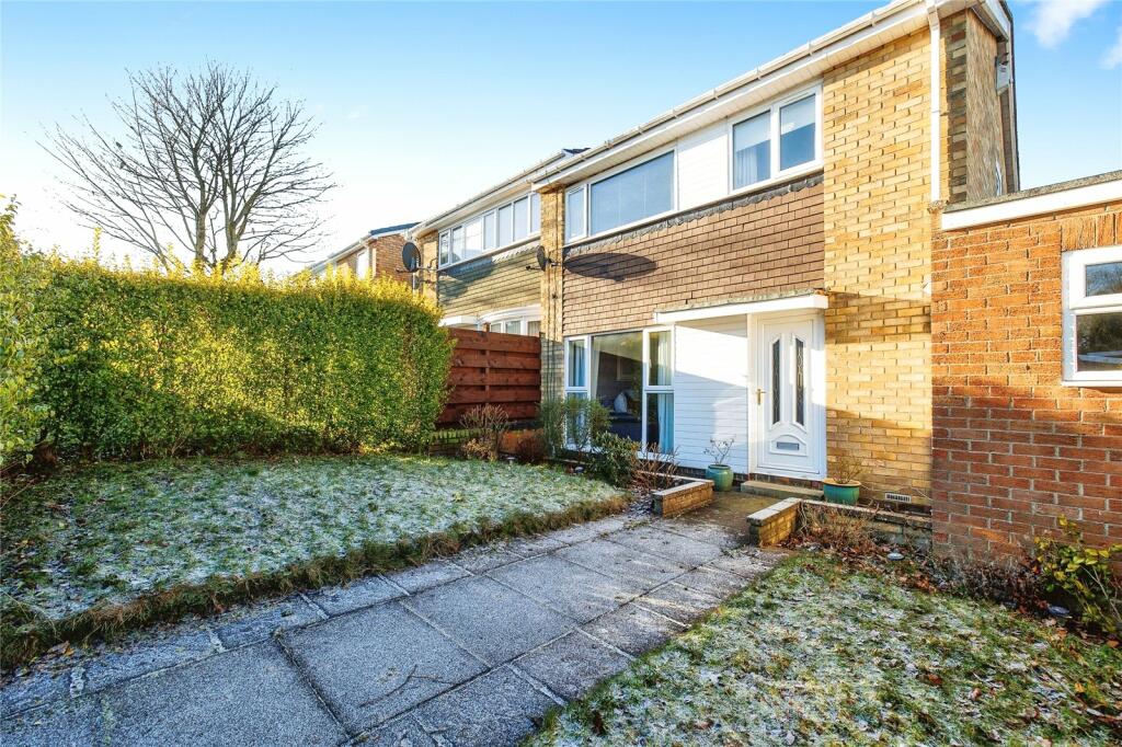 3 bedroom semidetached house for sale in Aston Way, Whickham