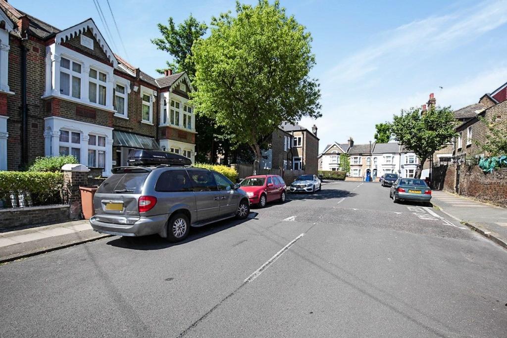 2 bedroom terraced house for rent in Chudleigh Road, London, SE4