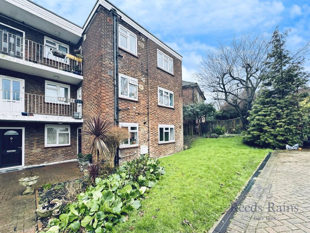 Main image of property: Ravensbourne Park Crescent, London, SE6