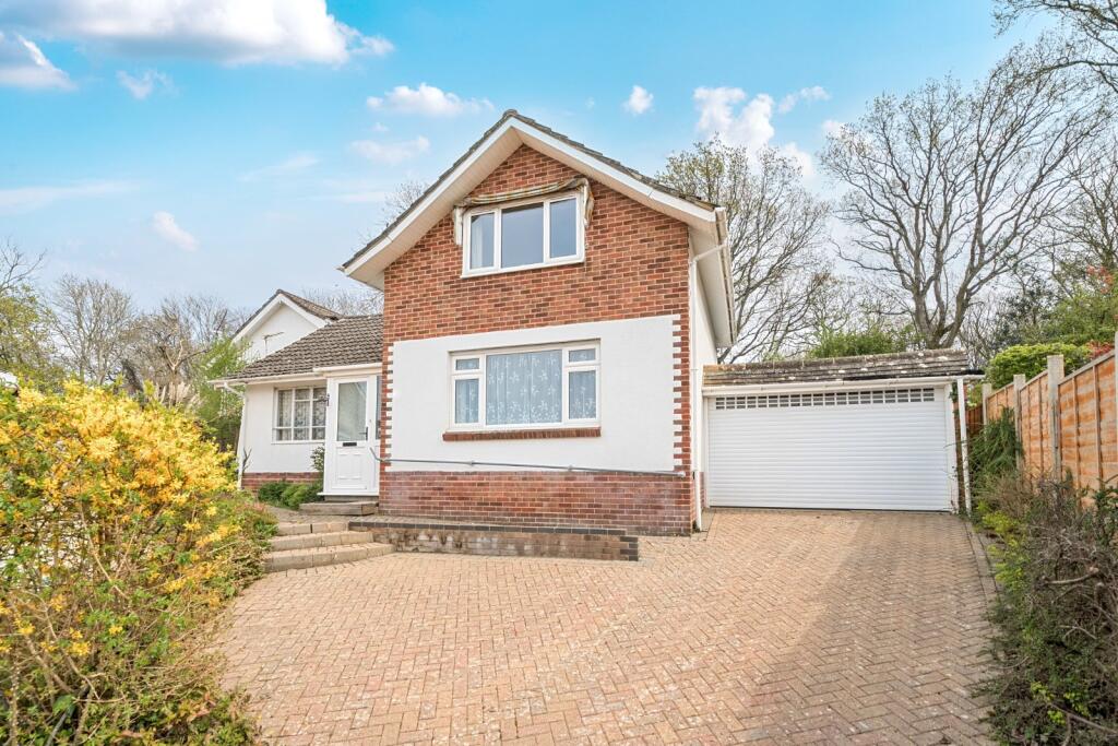 Main image of property: The Rise, Waterlooville, Hampshire, PO7