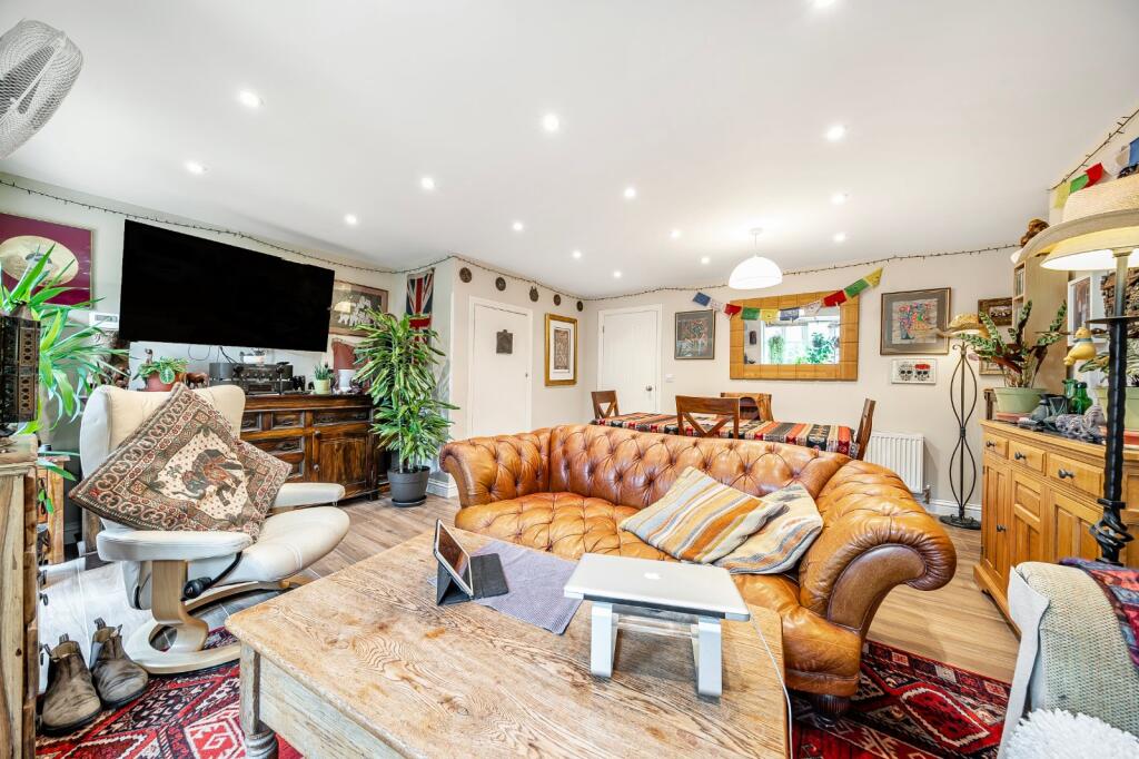 Main image of property: Oaklands Road, Havant, Hampshire, PO9