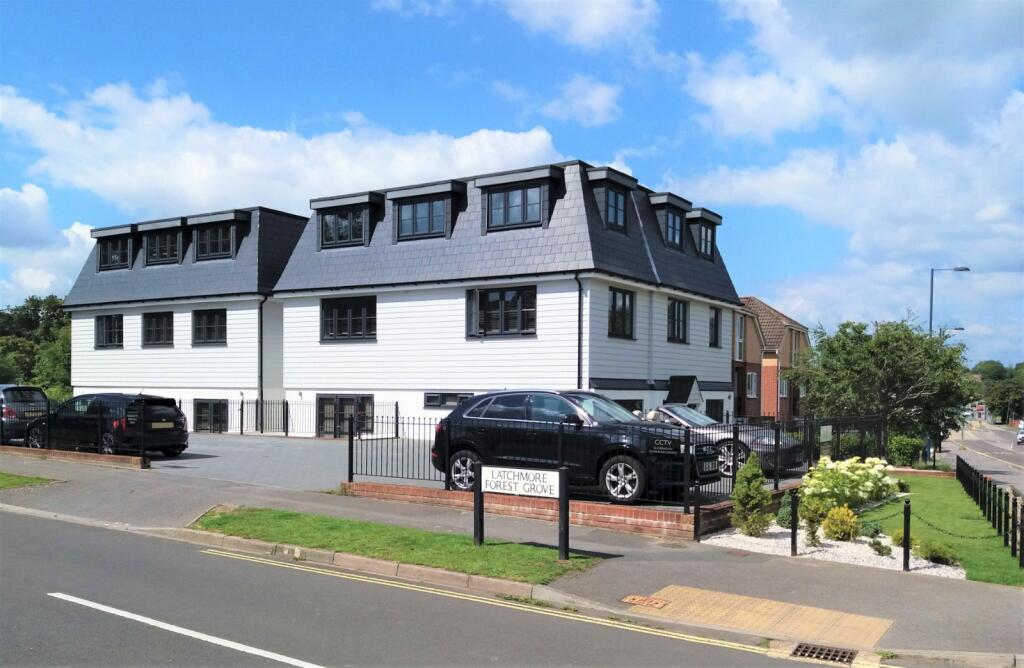 Main image of property: London Road, Cowplain, Waterlooville, Hampshire, PO8