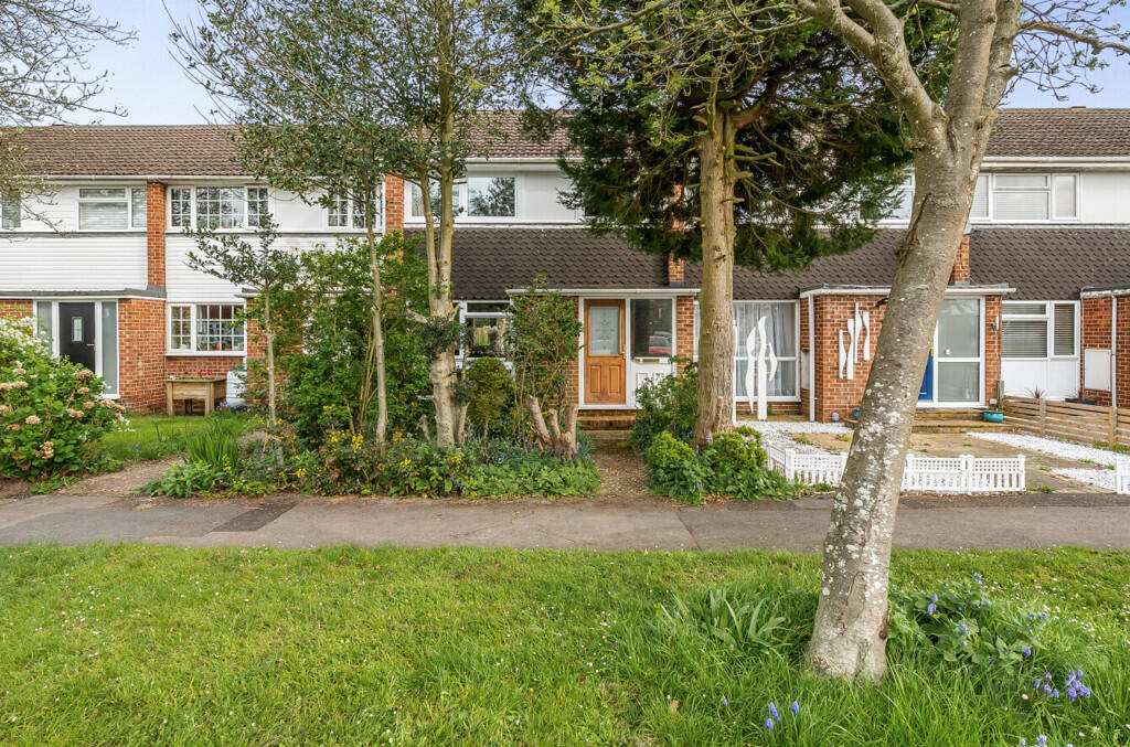 3 bedroom terraced house for sale in Fairwater Drive, Woodley, Reading, RG5