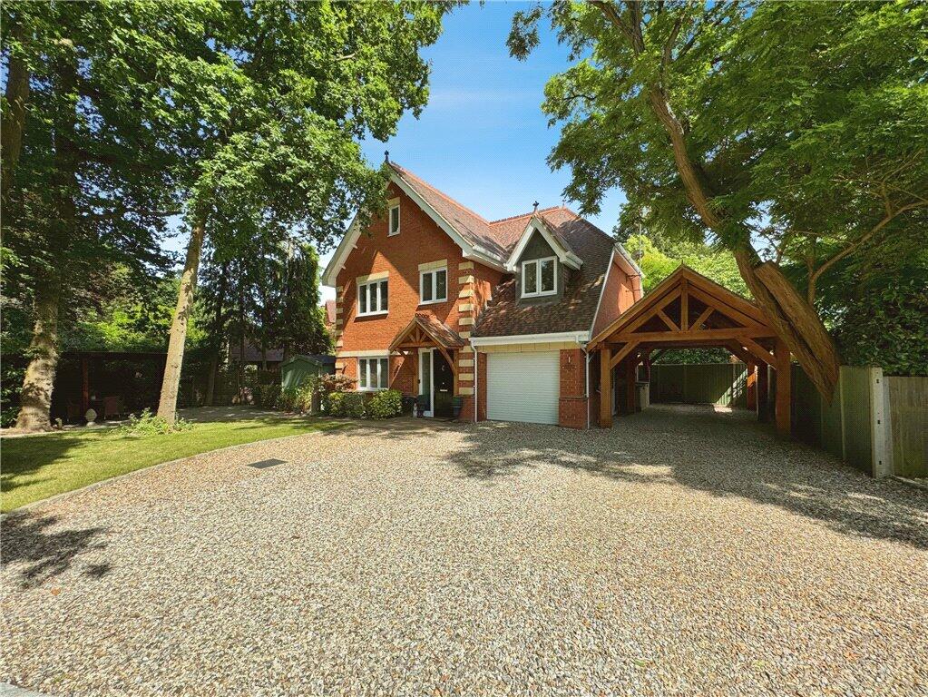 4 bedroom detached house for sale in Warren Road, Woodley, Reading, RG5