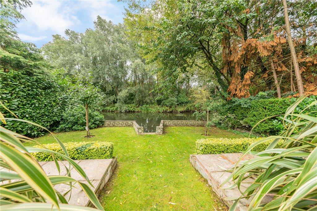 3 bedroom detached house for sale in Colemans Moor Road, Woodley