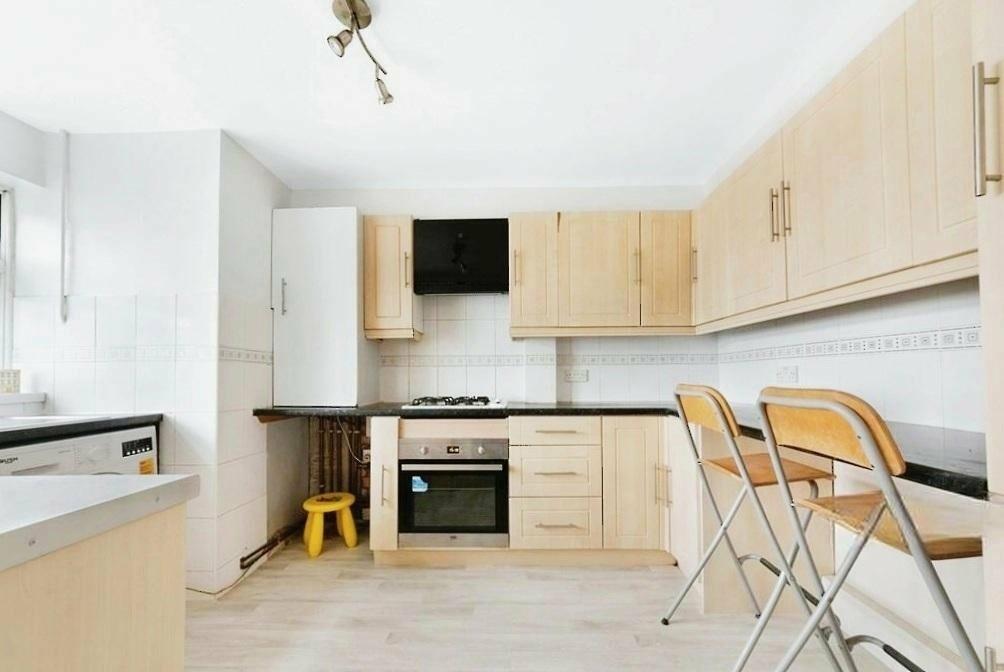 3 bedroom apartment for rent in Beaconsfield Road, London, E16