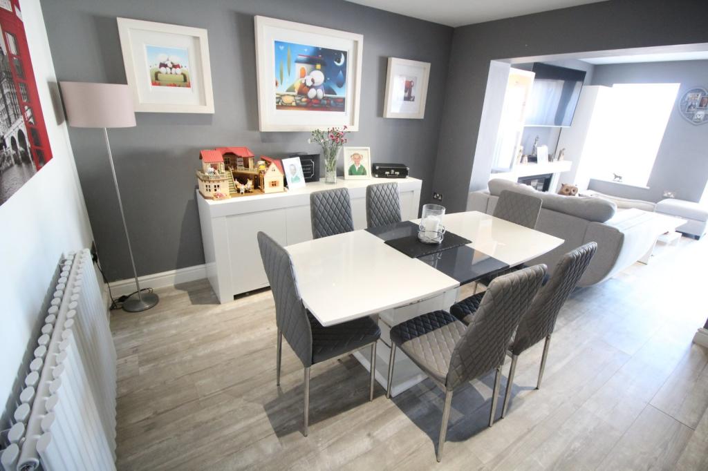 4 bedroom bungalow for sale in Nuneaton Road, Bulkington, Bedworth