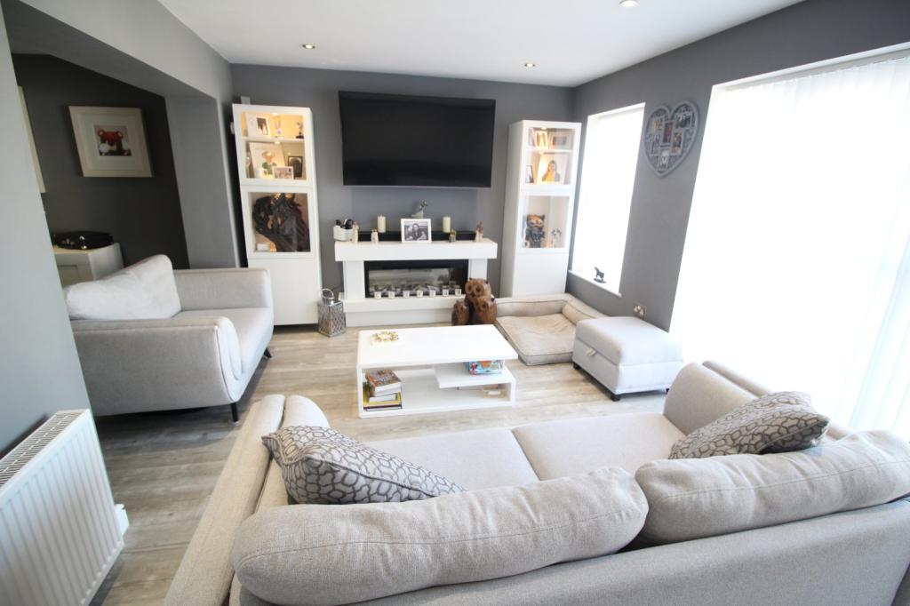 4 bedroom bungalow for sale in Nuneaton Road, Bulkington, Bedworth