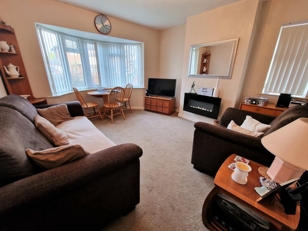 2 bedroom bungalow for sale in Cleveland Road, Bulkington, Bedworth