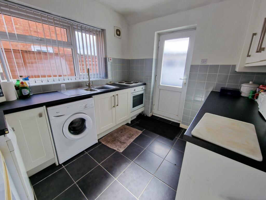 2 bedroom bungalow for sale in Cleveland Road, Bulkington, Bedworth