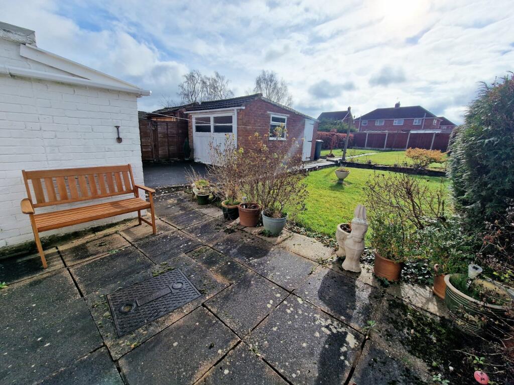 2 bedroom bungalow for sale in Cleveland Road, Bulkington, Bedworth