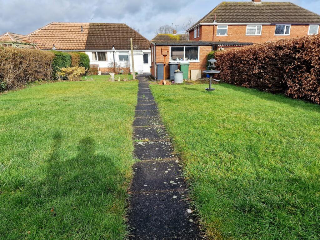 2 bedroom bungalow for sale in Cleveland Road, Bulkington, Bedworth
