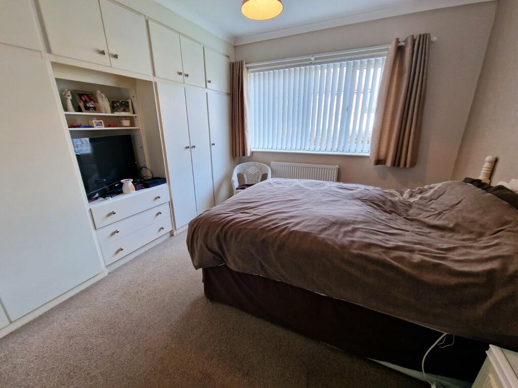 2 bedroom bungalow for sale in Cleveland Road, Bulkington, Bedworth