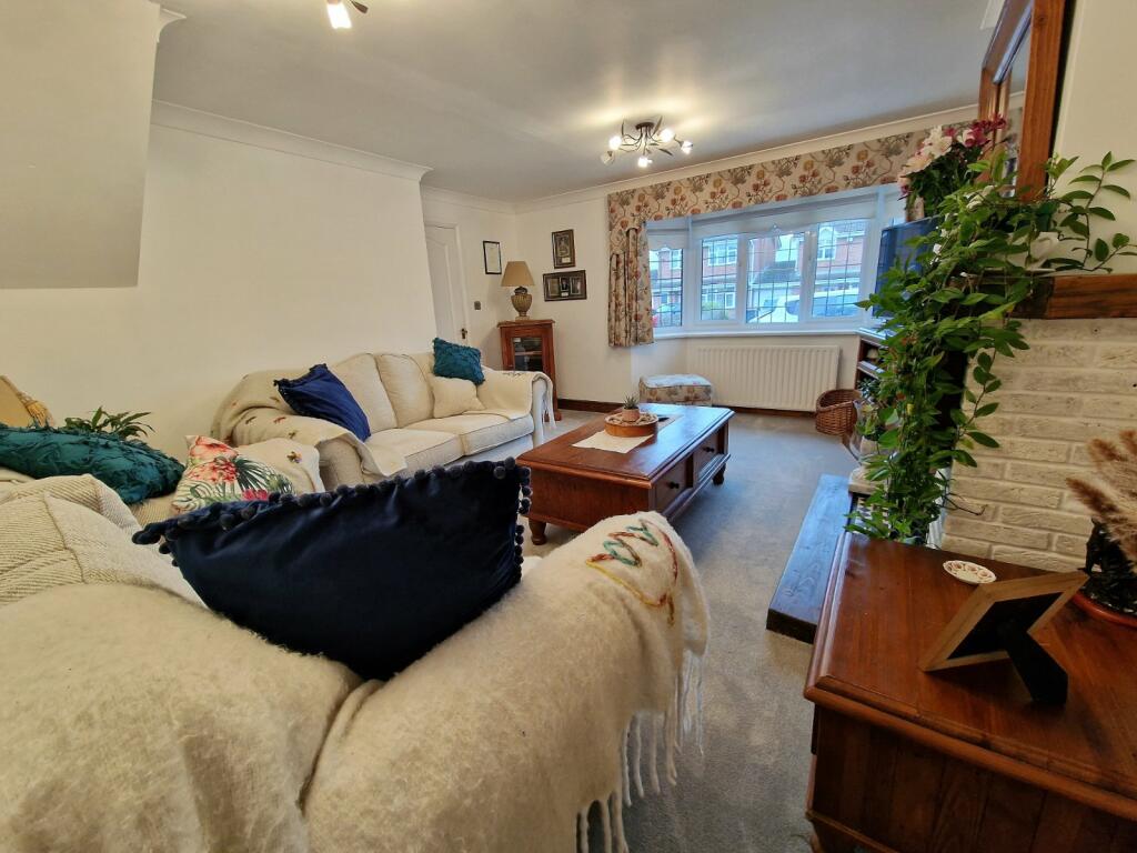 4 bedroom detached house for sale in Hilliard Close, Bedworth