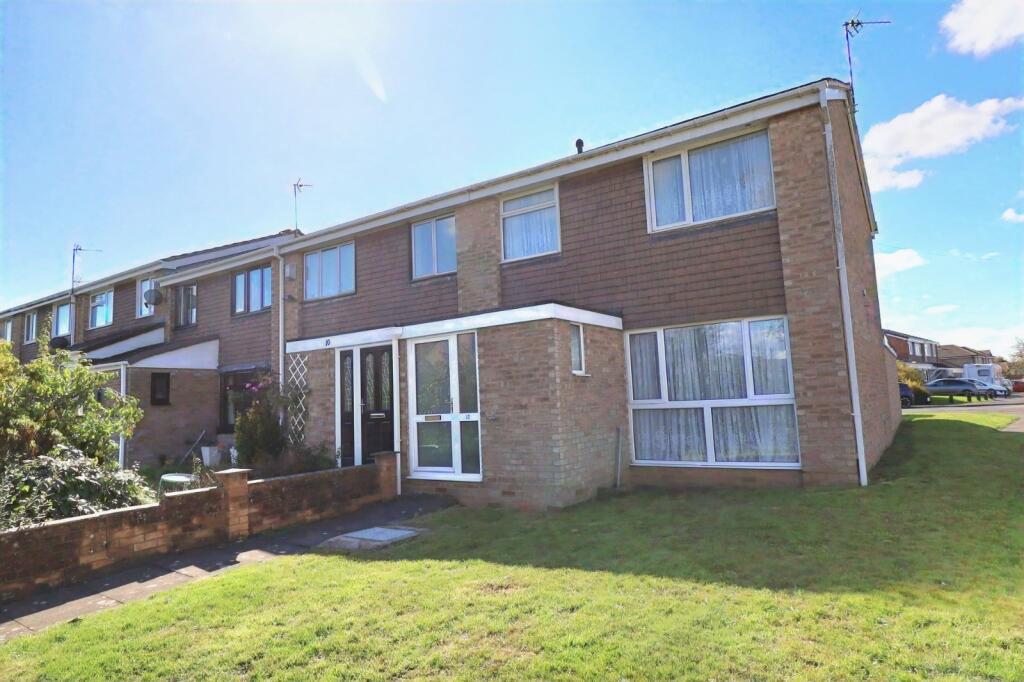 Main image of property: Glenwood Gardens, Bedworth, Warwickshire, CV12