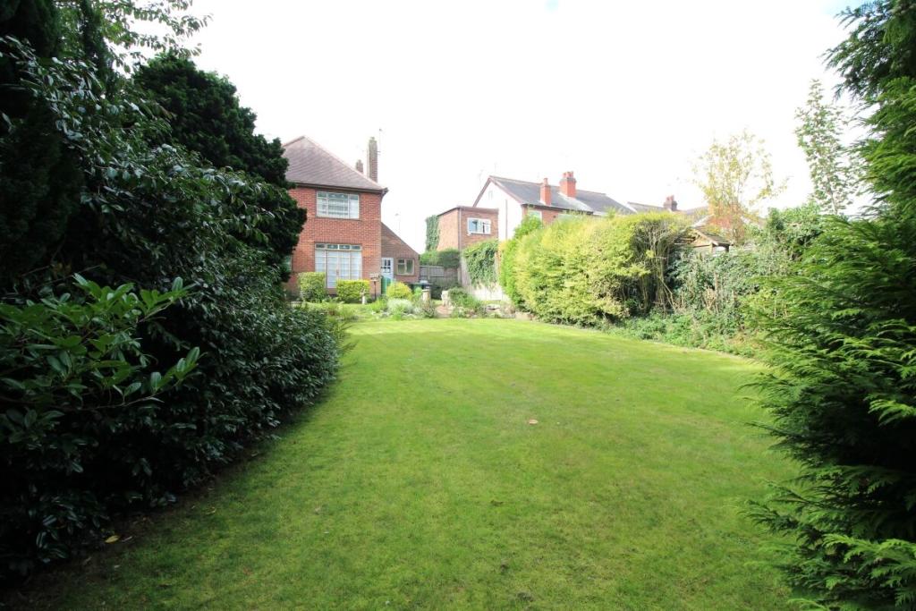 3 bedroom detached house for sale in Wheelwright Lane, Ash Green ...