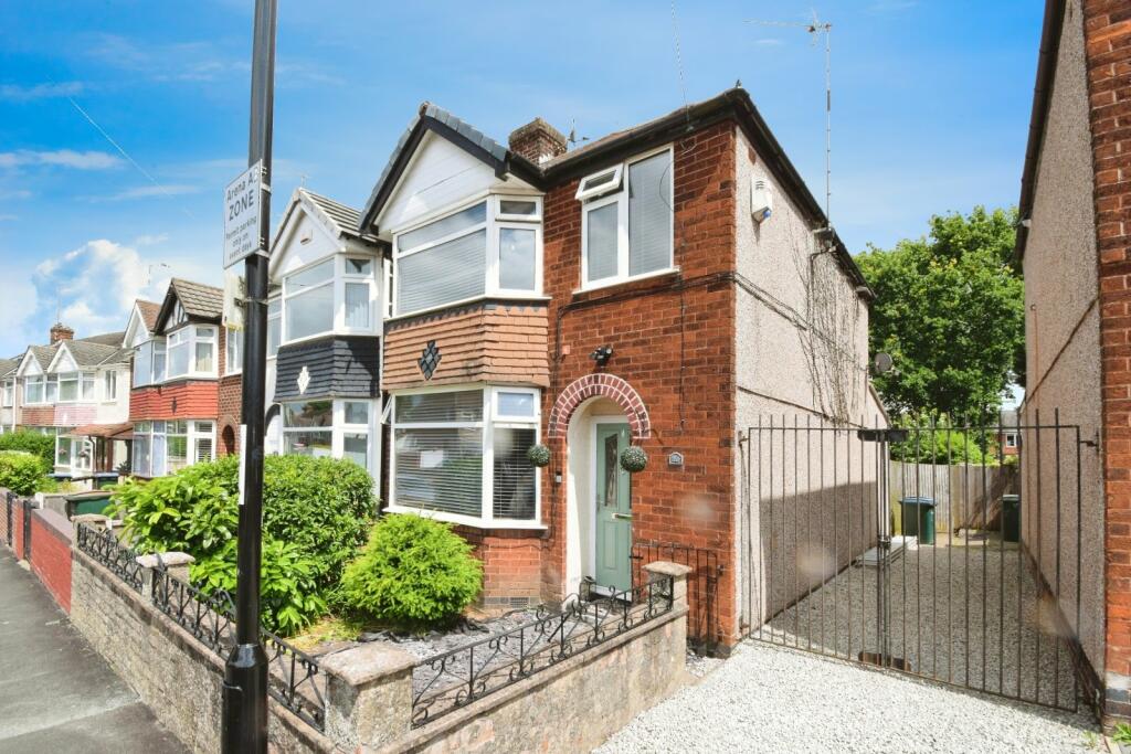 3 bedroom end of terrace house for sale in Morland Road, Holbrooks