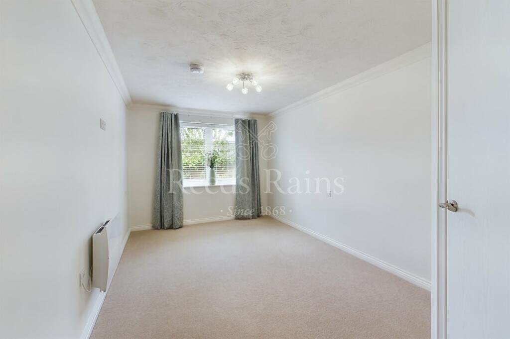 Additional property image - Birchwood Park Avenue, Swanley, Kent, BR8