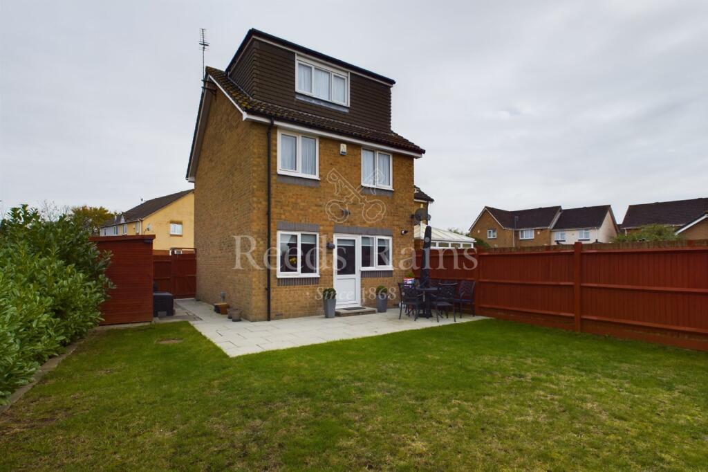 4 bedroom end of terrace house