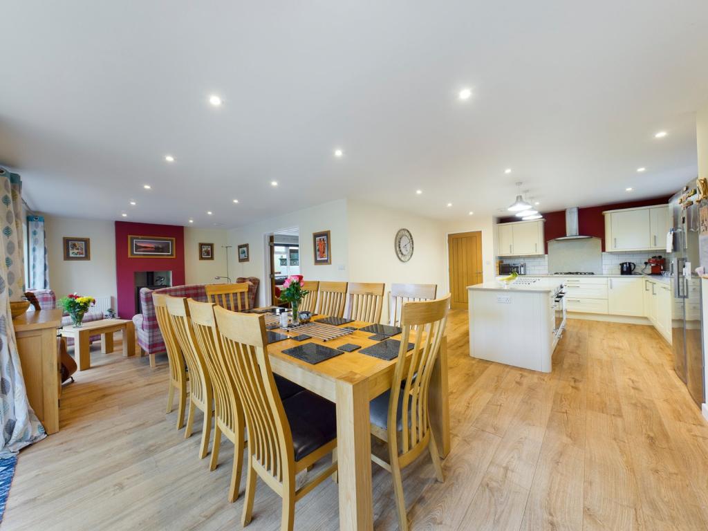 6 bedroom detached house for sale in Edward Road South, Clevedon, North