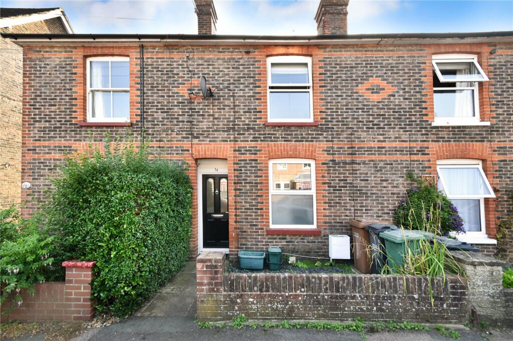 2 bedroom terraced house for sale in Charlesfield Road, Horley, Surrey, RH6