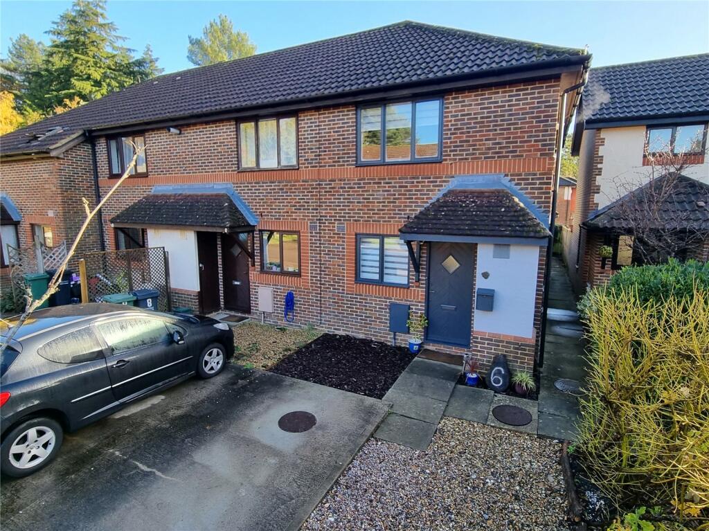 2 bedroom end of terrace house for sale in Woodlands, Langshott, Horley
