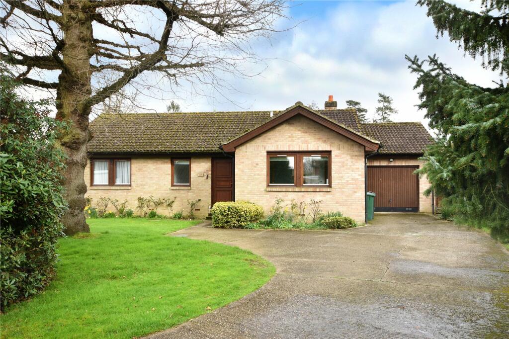 2 bedroom bungalow for sale in Montfort Rise, Salfords, Surrey, RH1