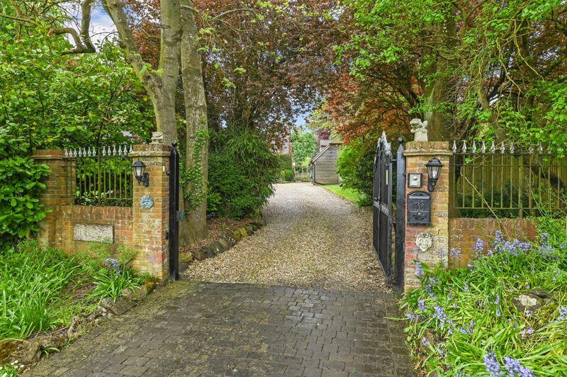 6 bedroom detached house for sale in Henfield Road, Small Dole , BN5