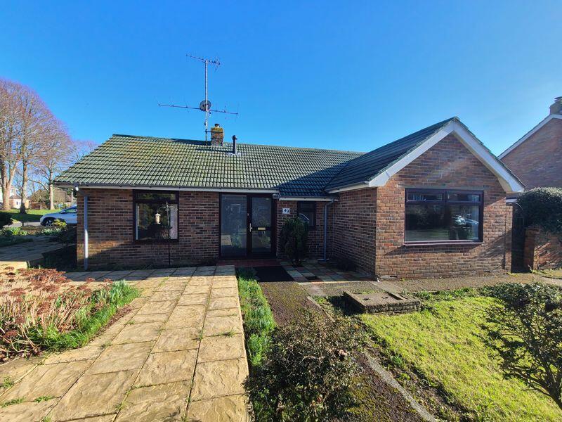2 bedroom detached bungalow for sale in School Road, Steyning, BN44