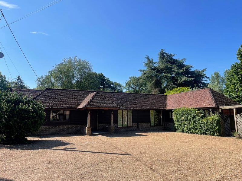 6 bedroom detached house for rent in Lower Beeding, RH13