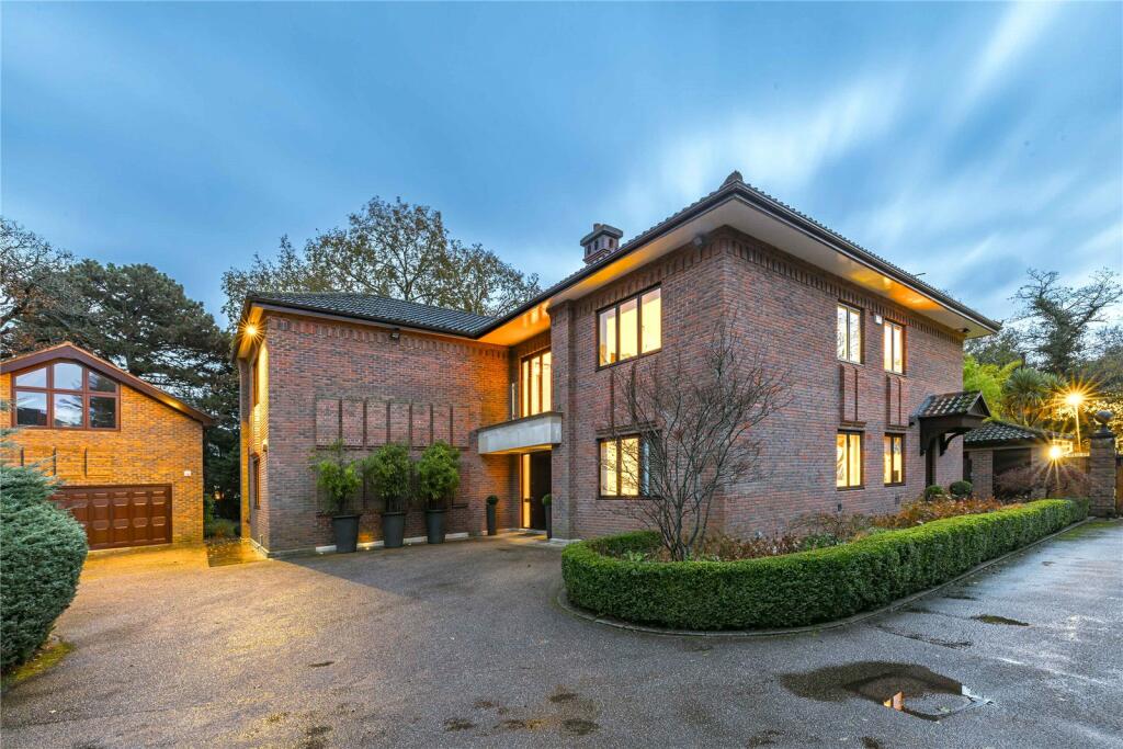 8 bedroom detached house for sale in Telegraph Cottage, Warren Road