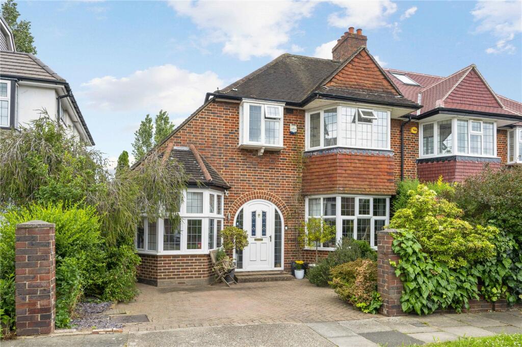 3 bedroom semidetached house for sale in Beechcroft Avenue, New Malden