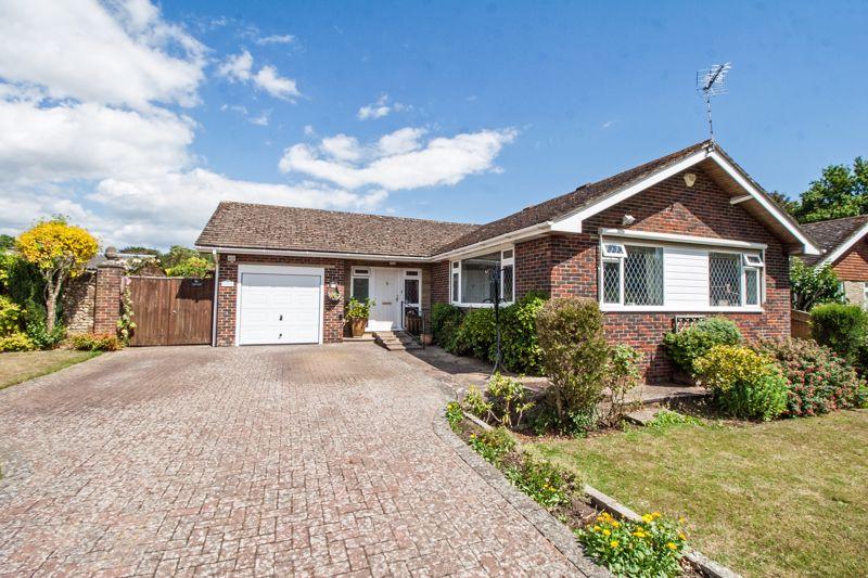 3 bedroom detached bungalow for sale in Broomfield Road, Henfield, BN5